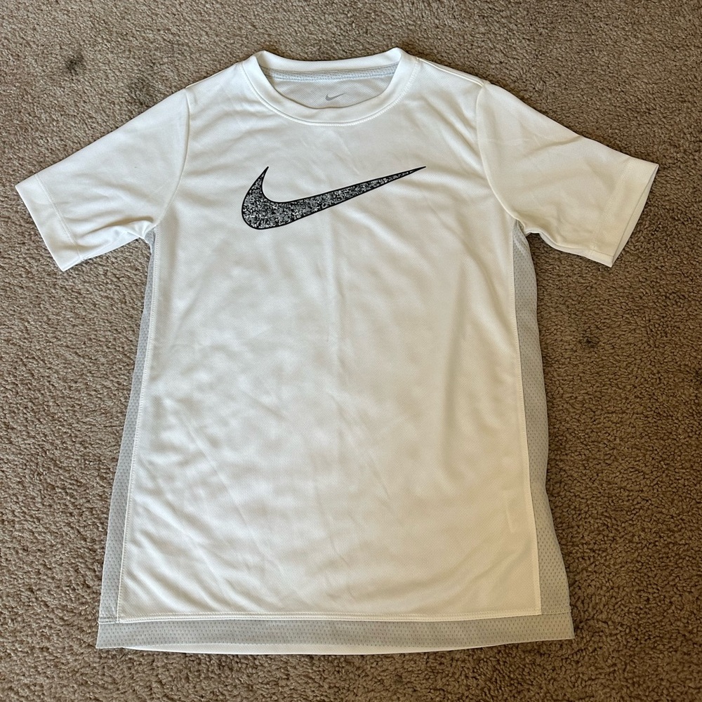 Nike White Short Sleeve Athletic Tee Boys Size Large
